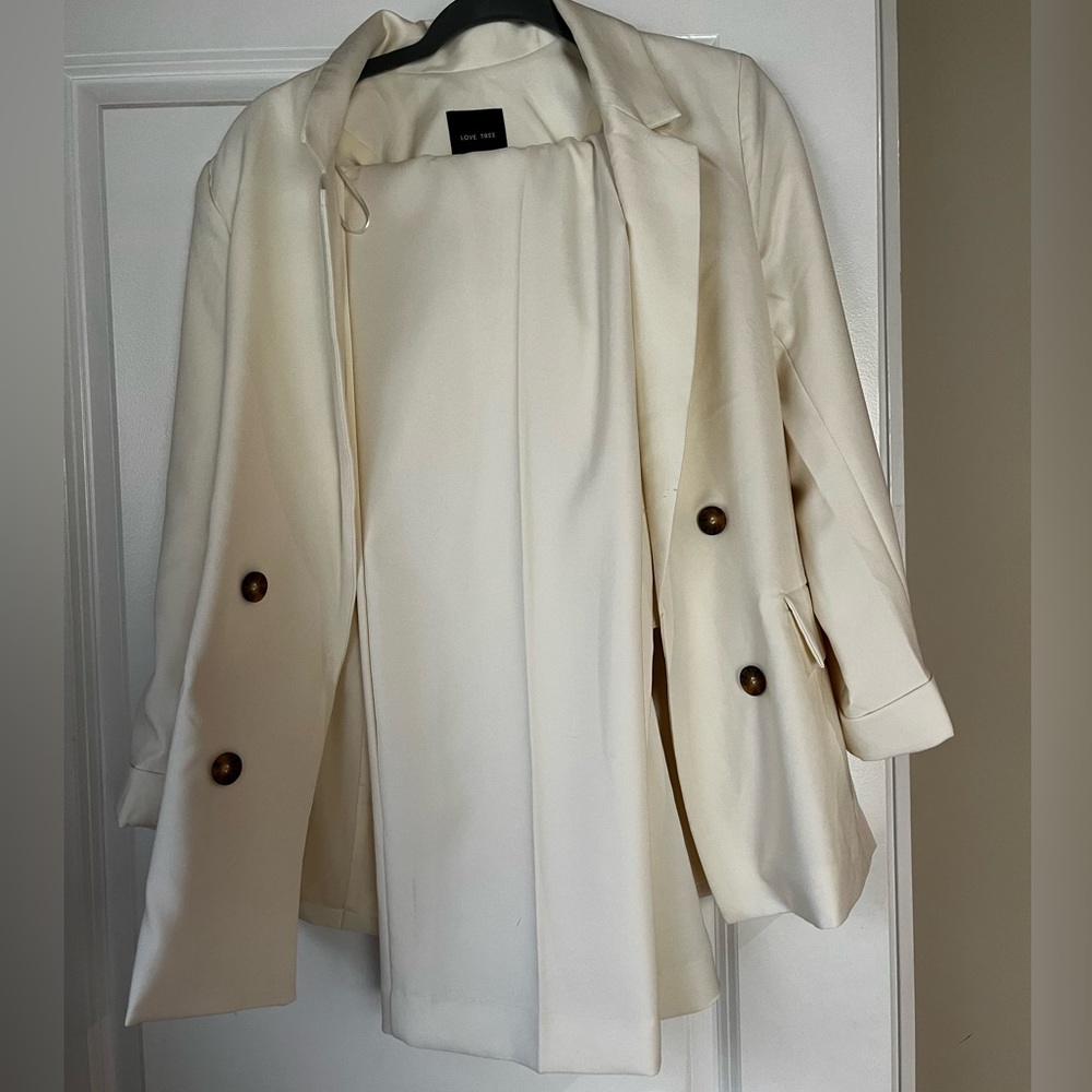 Gorgeous women’s suit, size medium
